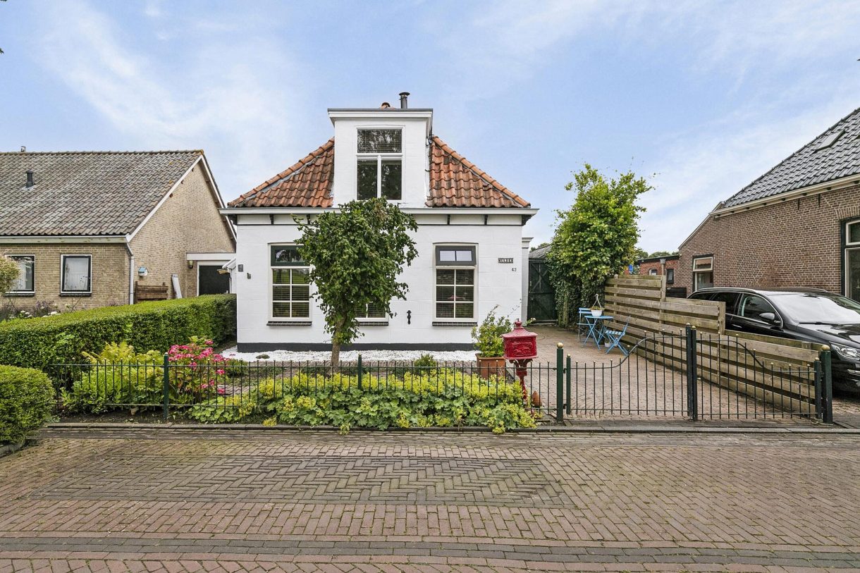 Te koop: Foto Woonhuis aan de Molenstraat 43 in Grijpskerk