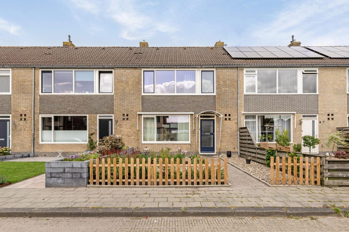 Te koop: Foto Woonhuis aan de Kerkstraat 10 in Munnekezijl