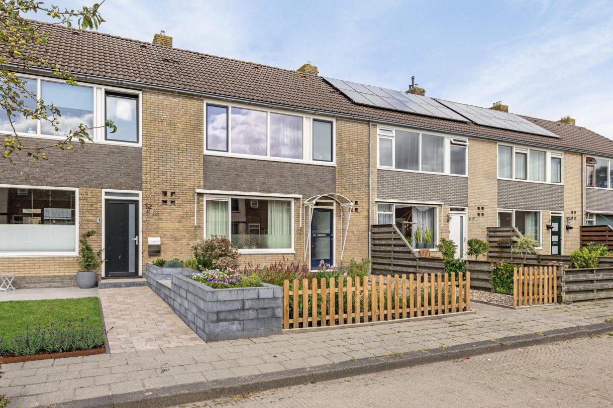 Te koop: Foto Woonhuis aan de Kerkstraat 10 in Munnekezijl