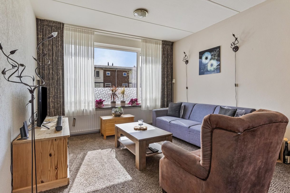 Te koop: Foto Woonhuis aan de Kerkstraat 10 in Munnekezijl