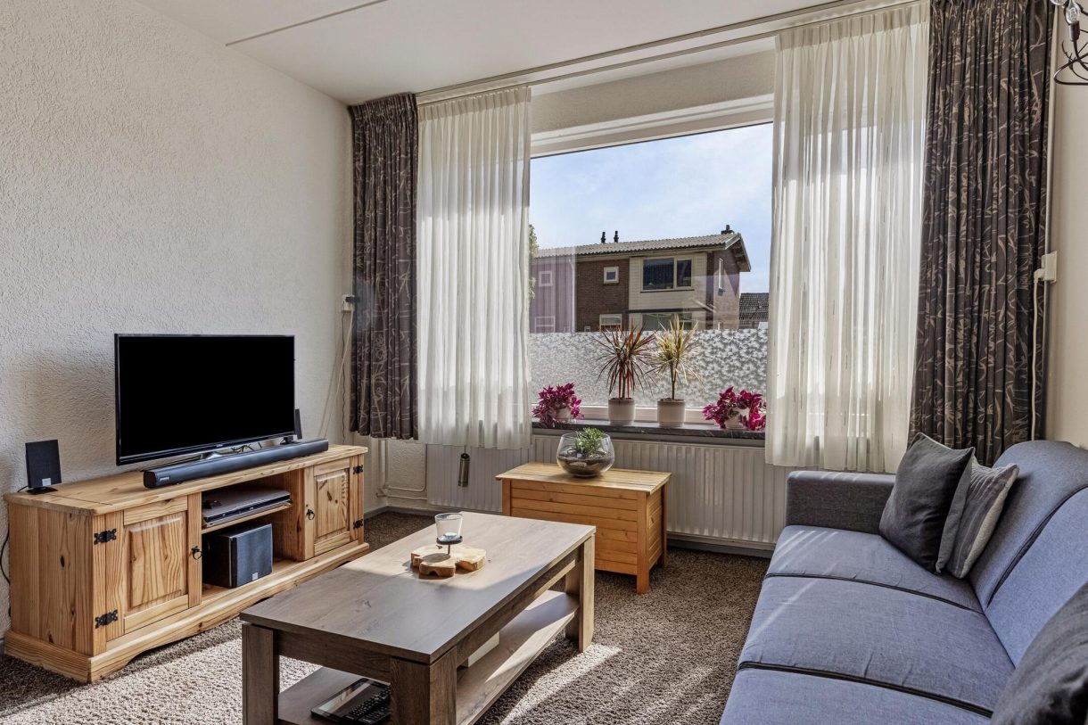 Te koop: Foto Woonhuis aan de Kerkstraat 10 in Munnekezijl