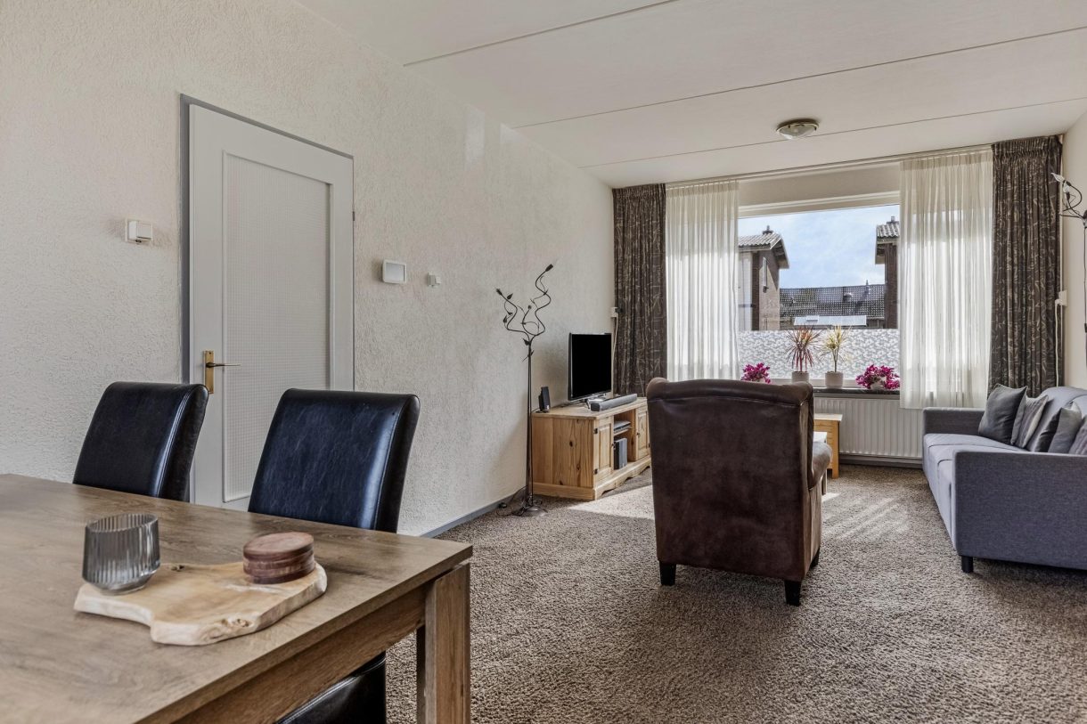 Te koop: Foto Woonhuis aan de Kerkstraat 10 in Munnekezijl