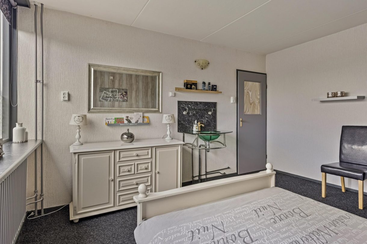 Te koop: Foto Woonhuis aan de Kerkstraat 10 in Munnekezijl