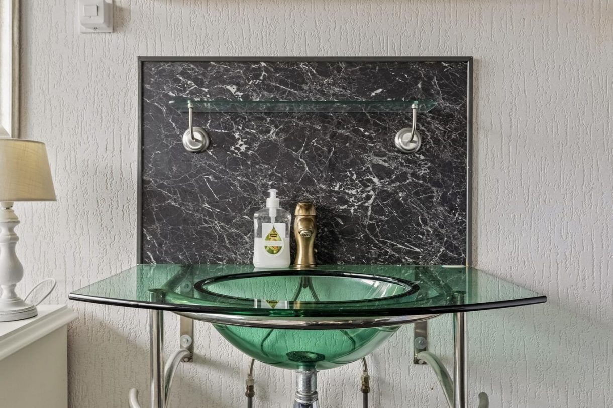 Te koop: Foto Woonhuis aan de Kerkstraat 10 in Munnekezijl