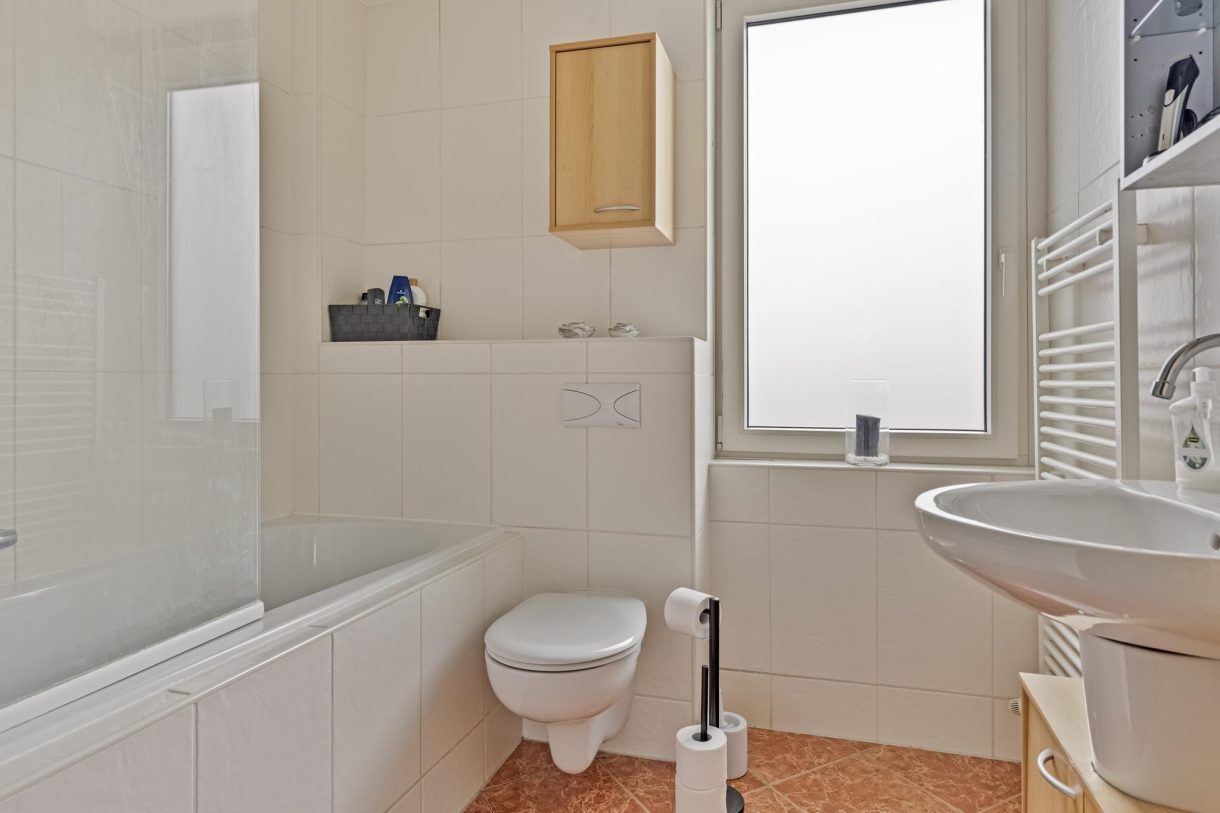 Te koop: Foto Woonhuis aan de Kerkstraat 10 in Munnekezijl