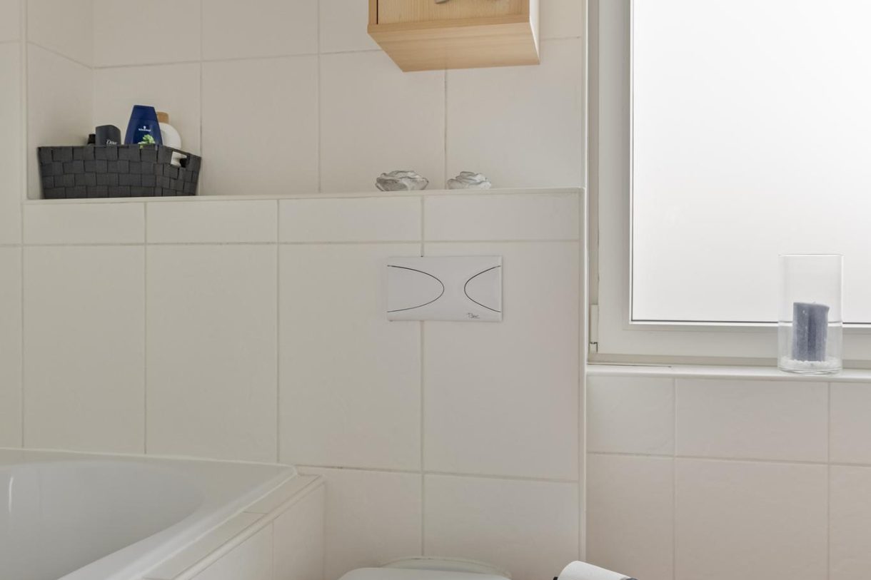 Te koop: Foto Woonhuis aan de Kerkstraat 10 in Munnekezijl