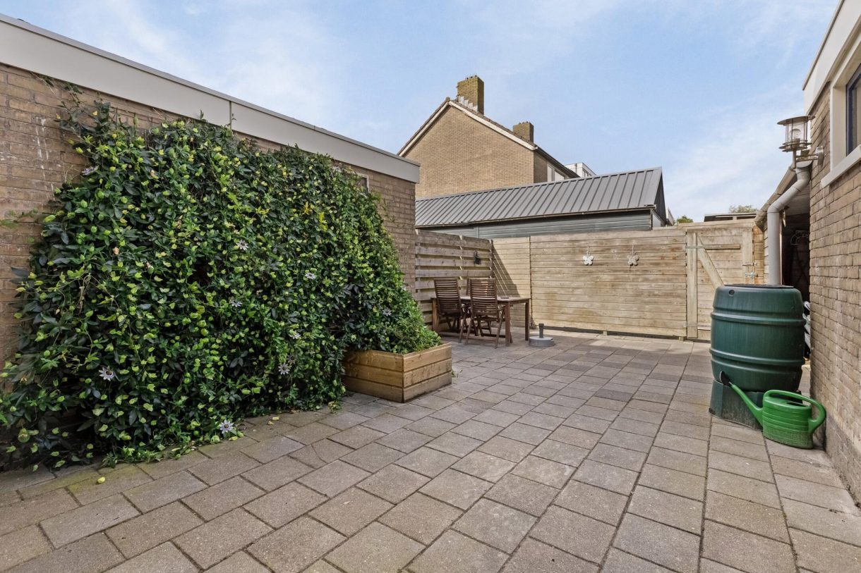 Te koop: Foto Woonhuis aan de Kerkstraat 10 in Munnekezijl