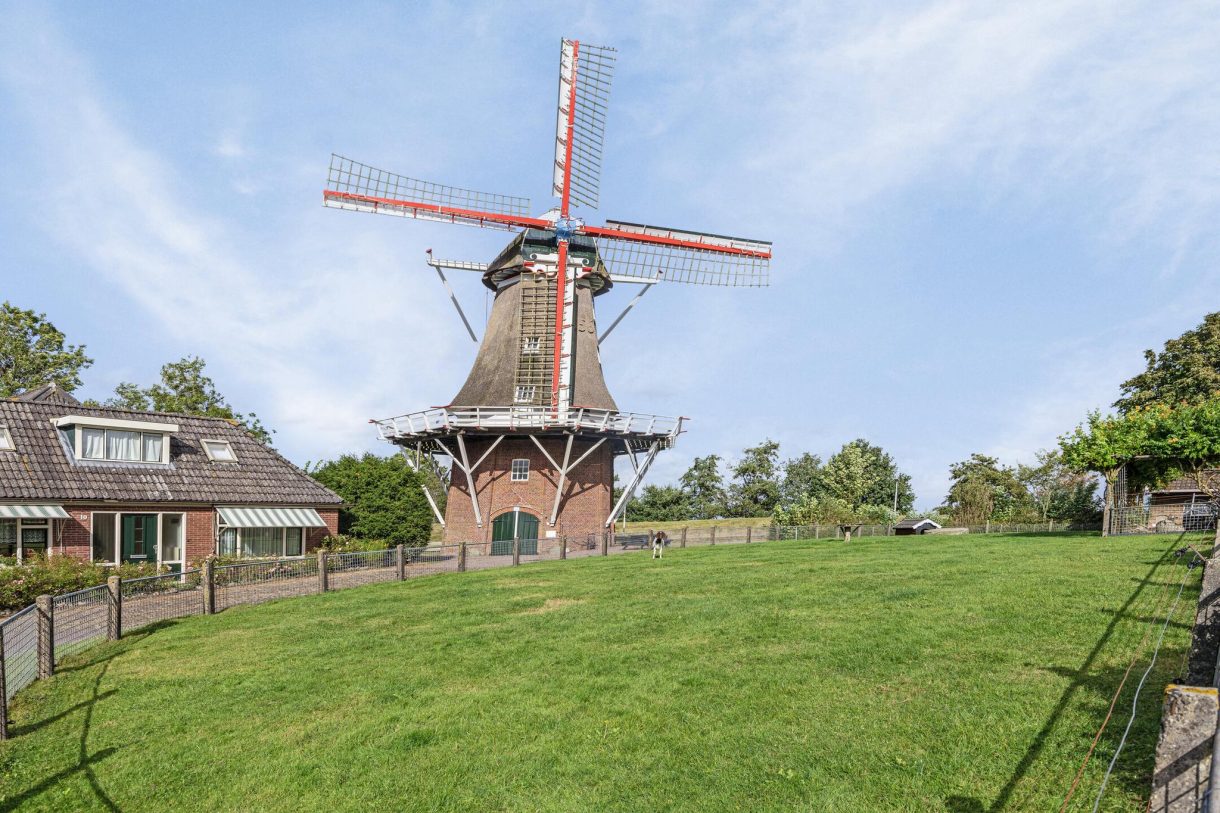 Te koop: Foto Woonhuis aan de Kerkstraat 10 in Munnekezijl