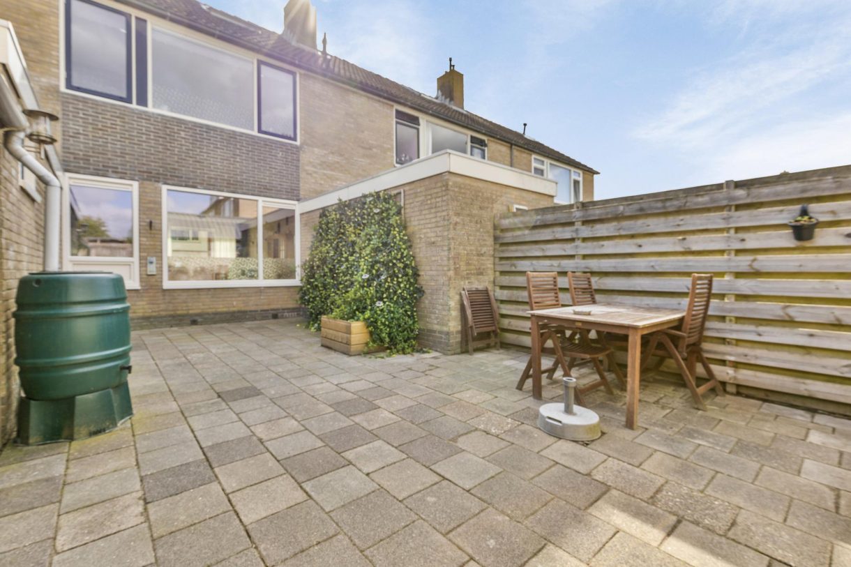 Te koop: Foto Woonhuis aan de Kerkstraat 10 in Munnekezijl