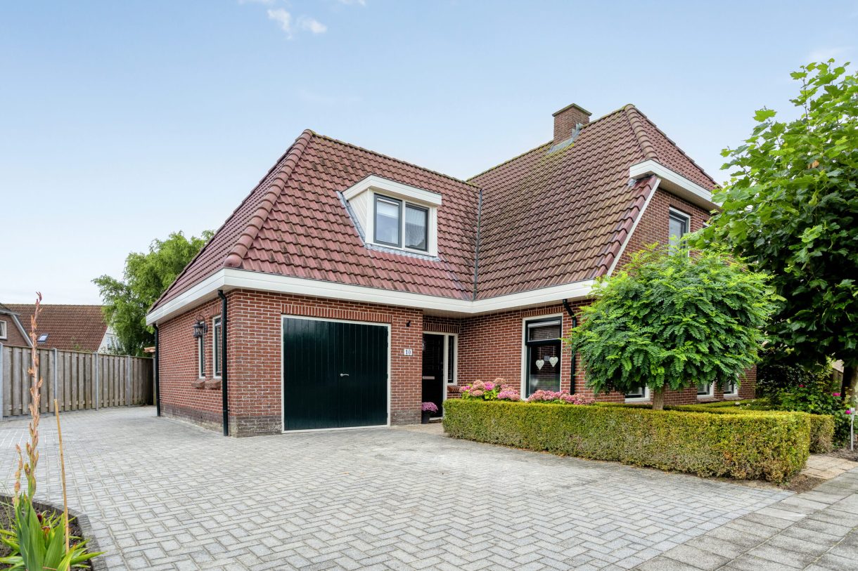 Te koop: Foto Woonhuis aan de Goudsbloemstraat 10 in Munnekezijl